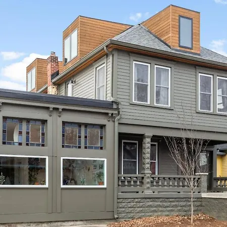 Modern Architect'S Duplex By Cozysuites